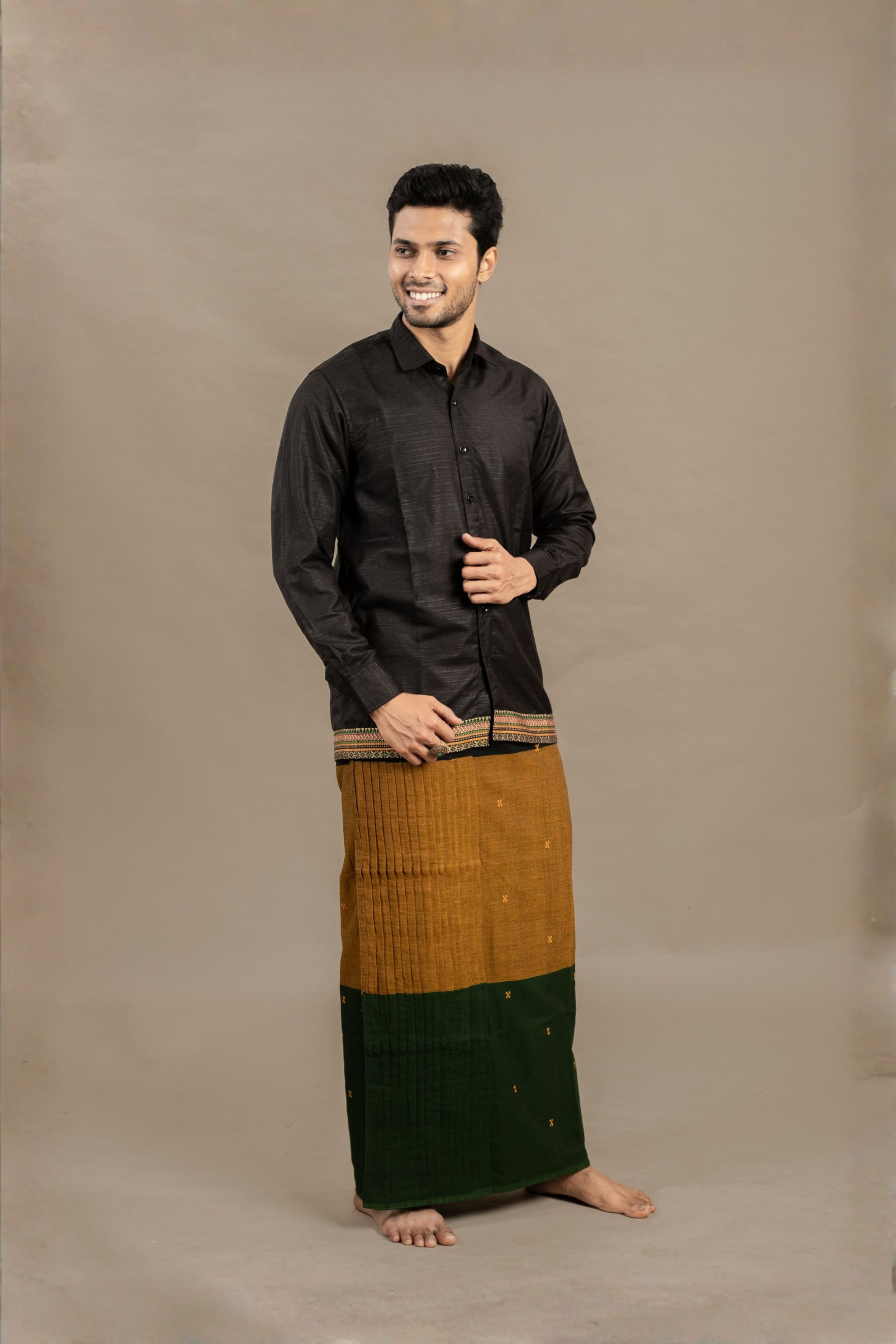 RETRO BLACK SHIRT X RIVERSONG VESHTIS