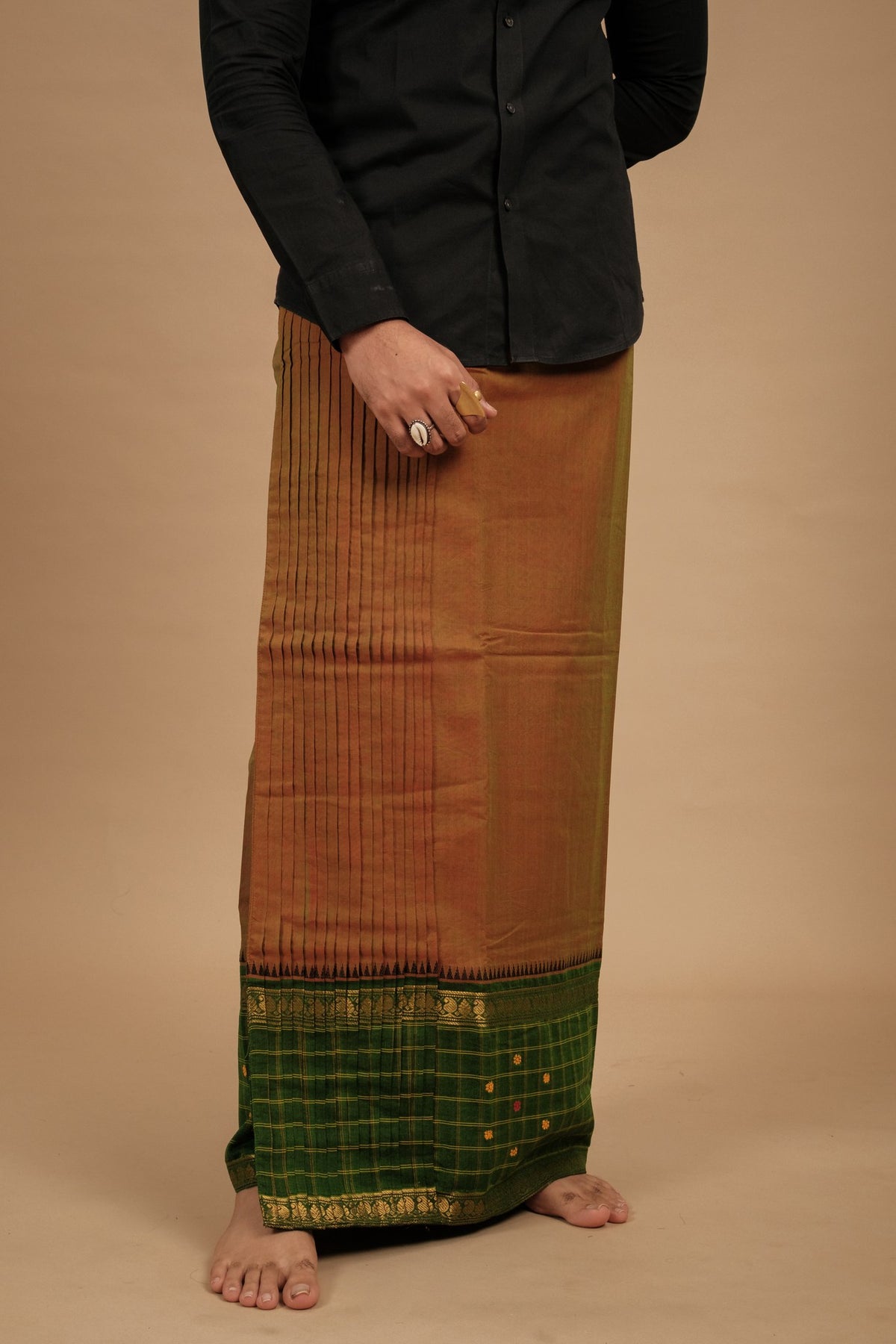 One of a Kind Veshti – Henna