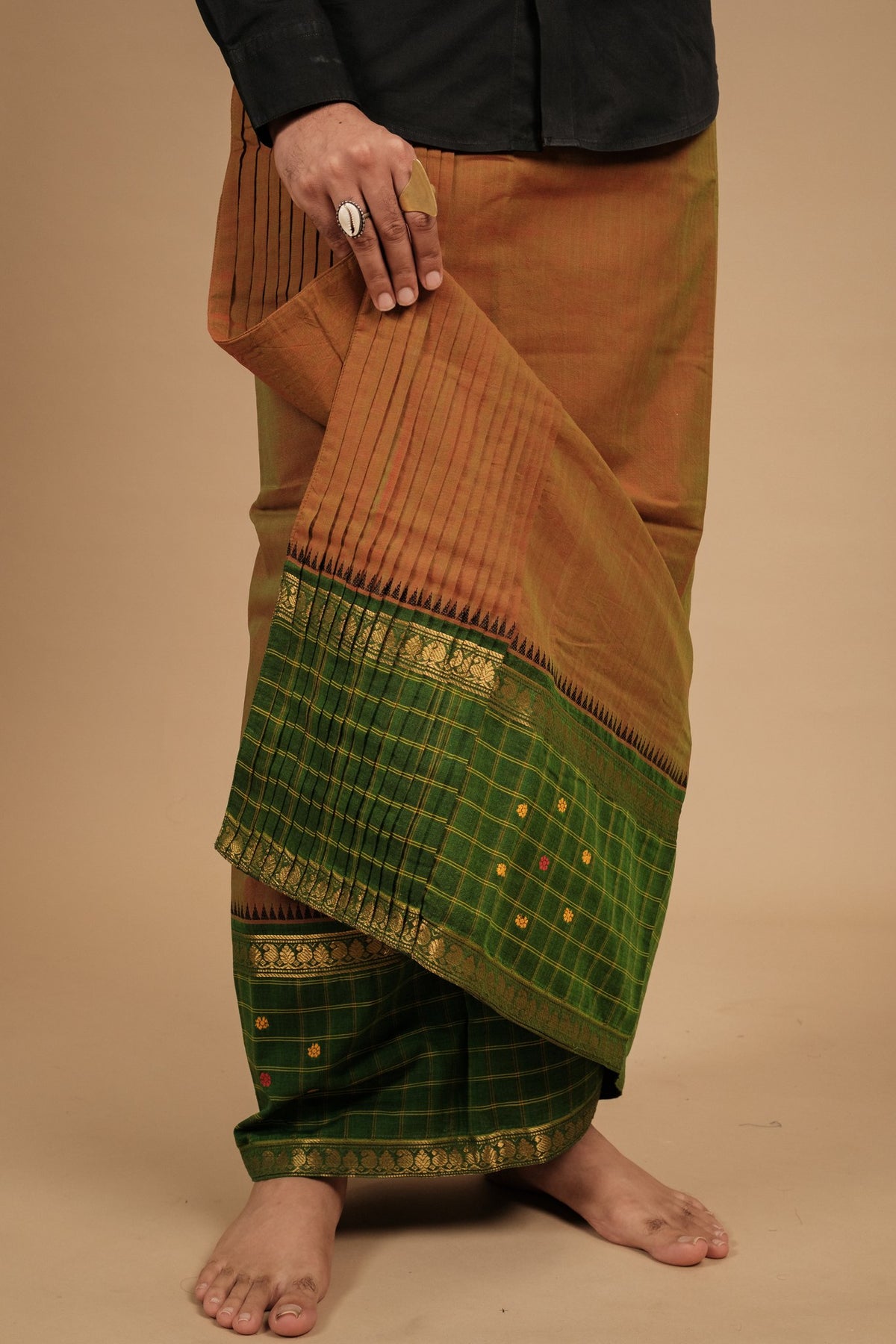 One of a Kind Veshti – Henna