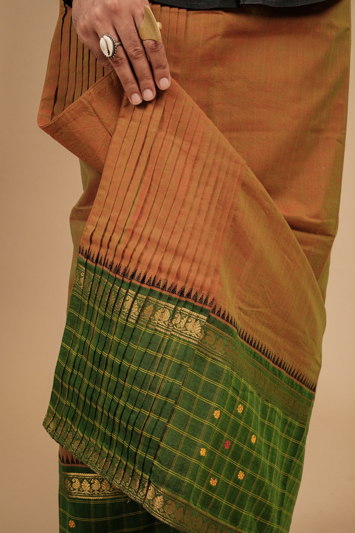 One of a Kind Veshti – Henna
