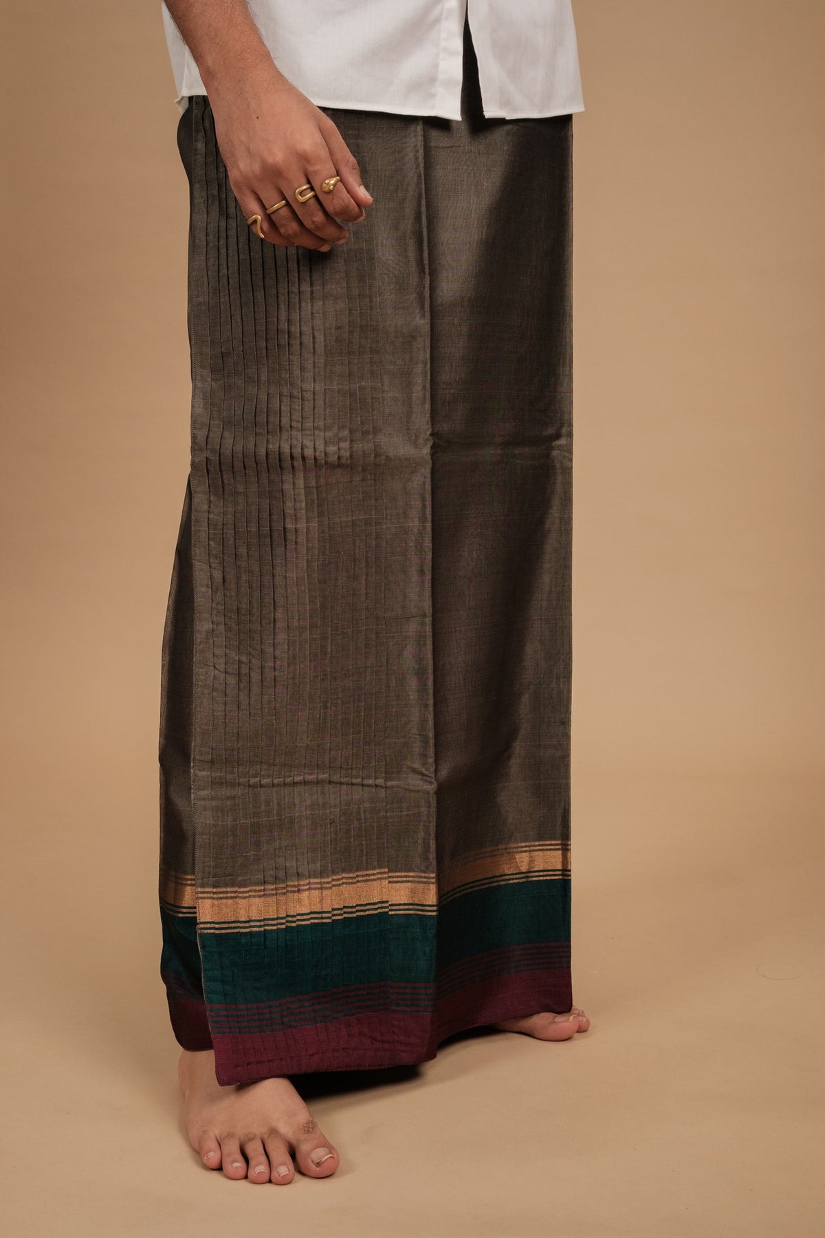 One of a Kind Veshti – Saambal
