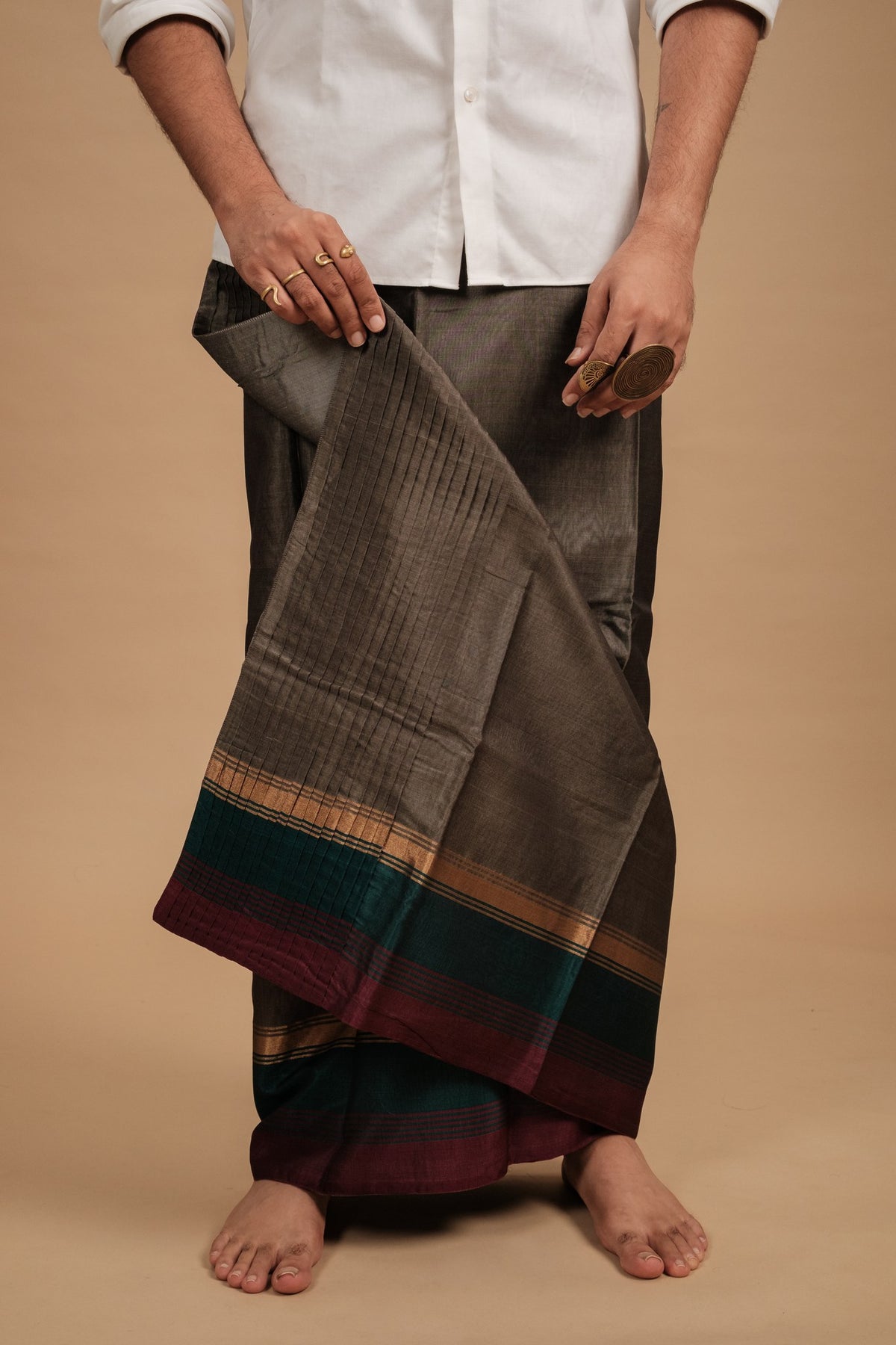 One of a Kind Veshti – Saambal