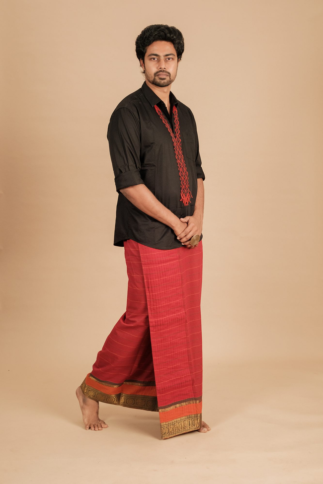 One of a Kind Veshti – Vel Sepu